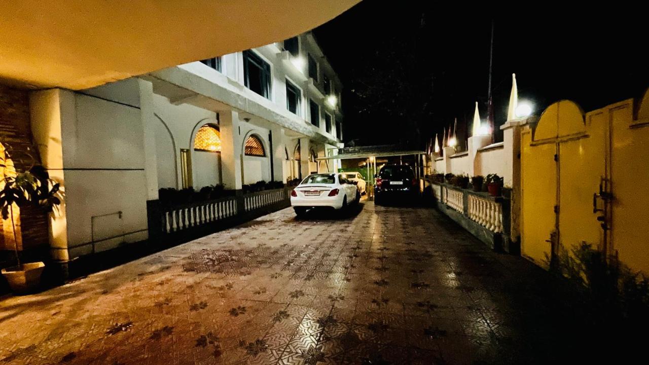 Hotel International Srinagar Ngoại thất bức ảnh