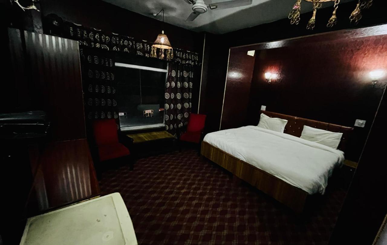 Hotel International Srinagar Ngoại thất bức ảnh
