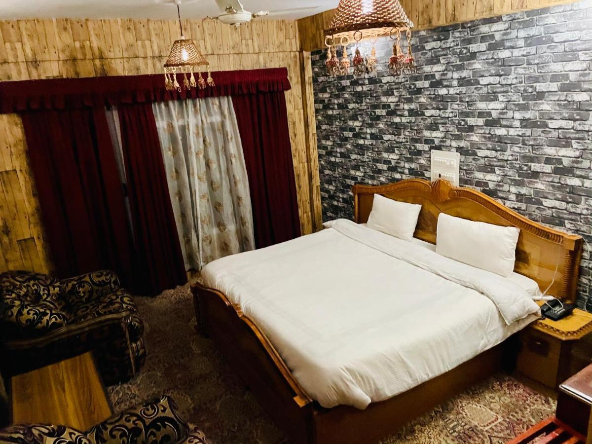 Hotel International Srinagar Ngoại thất bức ảnh
