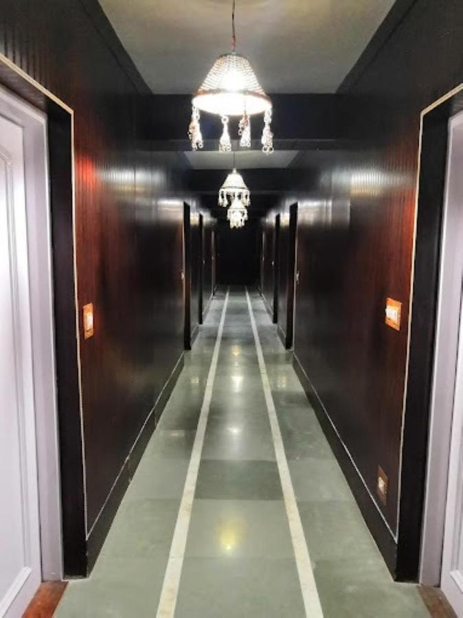 Hotel International Srinagar Ngoại thất bức ảnh