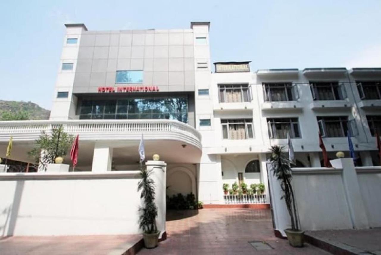 Hotel International Srinagar Ngoại thất bức ảnh
