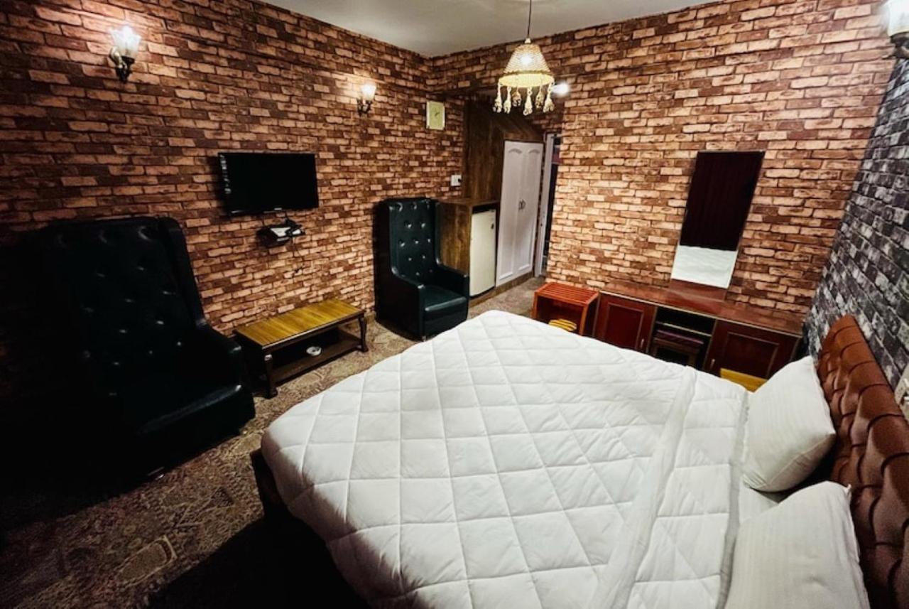 Hotel International Srinagar Ngoại thất bức ảnh