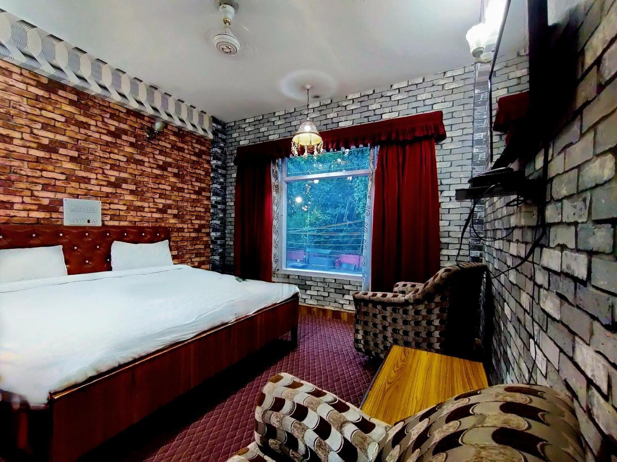 Hotel International Srinagar Ngoại thất bức ảnh